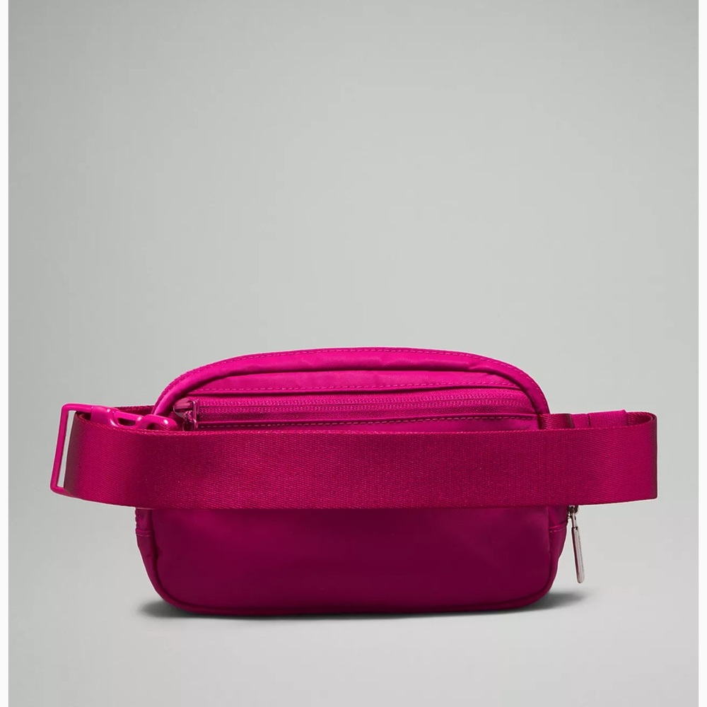 🍋LULULEMON ATHLETICA | Everywhere Belt Bag in Wild Berry - Picture 3 of 7